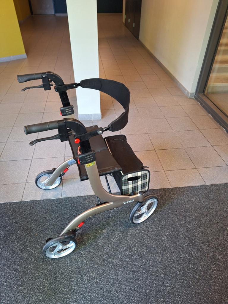 Foto 11 van Rollator lichtgewicht drive/nitro lees beschrijving NWST
