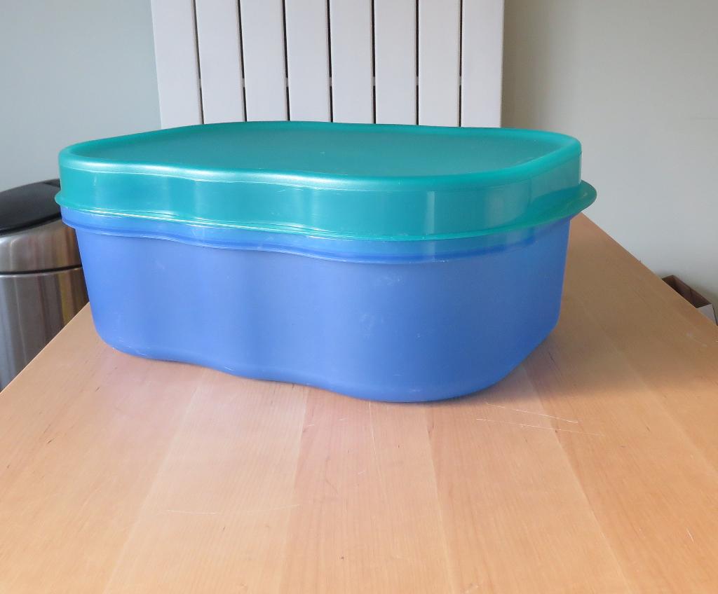 Tupperware Broodbox / Brooddoos 39x27x15 cm, Ophalen, Zo goed als nieuw, Blauw, Overige typen