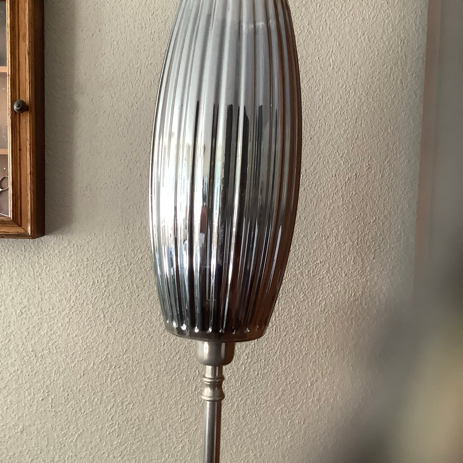 Stijlvolle vloerlamp met glazen kap,zilverkleurig., Ophalen, E27 (groot), 150 tot 200 cm, Glas