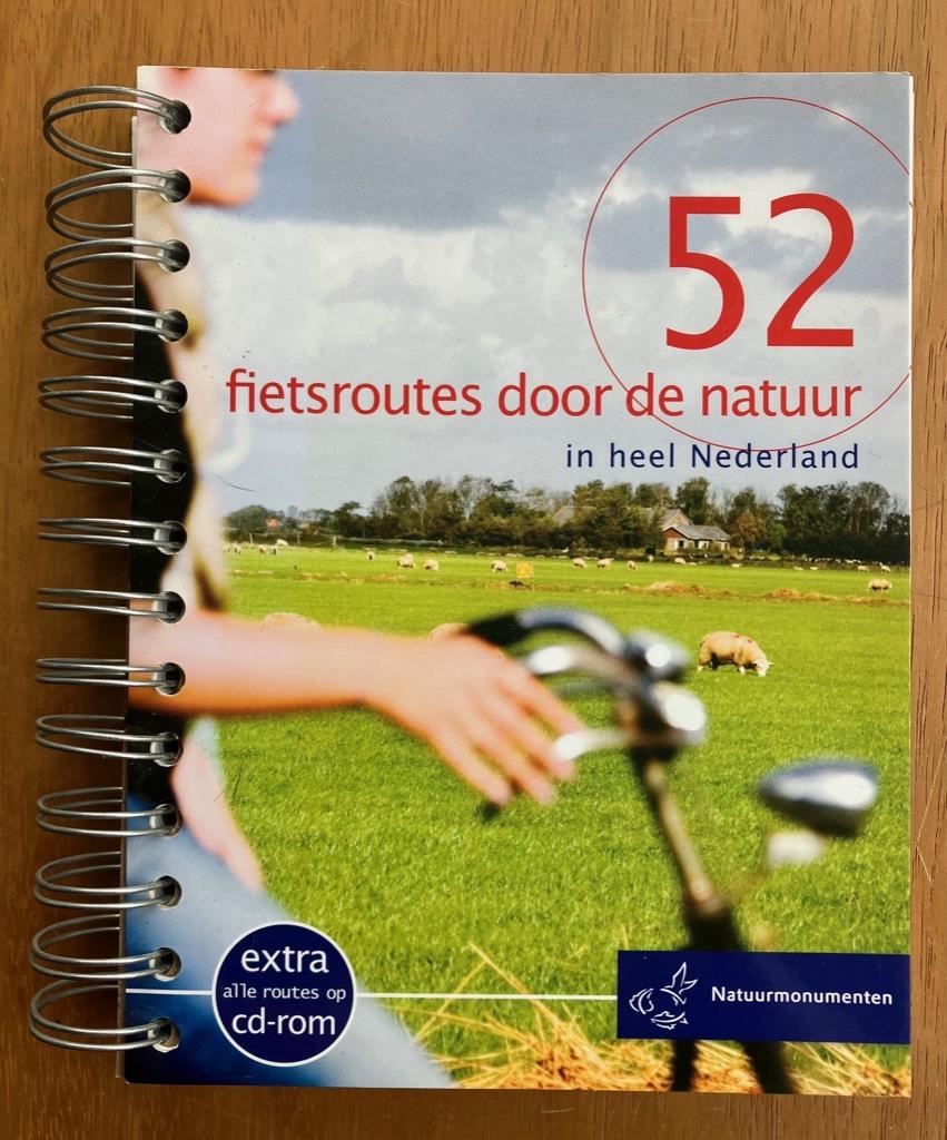52 Fietsroutes door de natuur in heel Nederland incl. cd-rom, Boeken, Gelezen, Benelux, Fiets- of Wandelgids, Verzenden