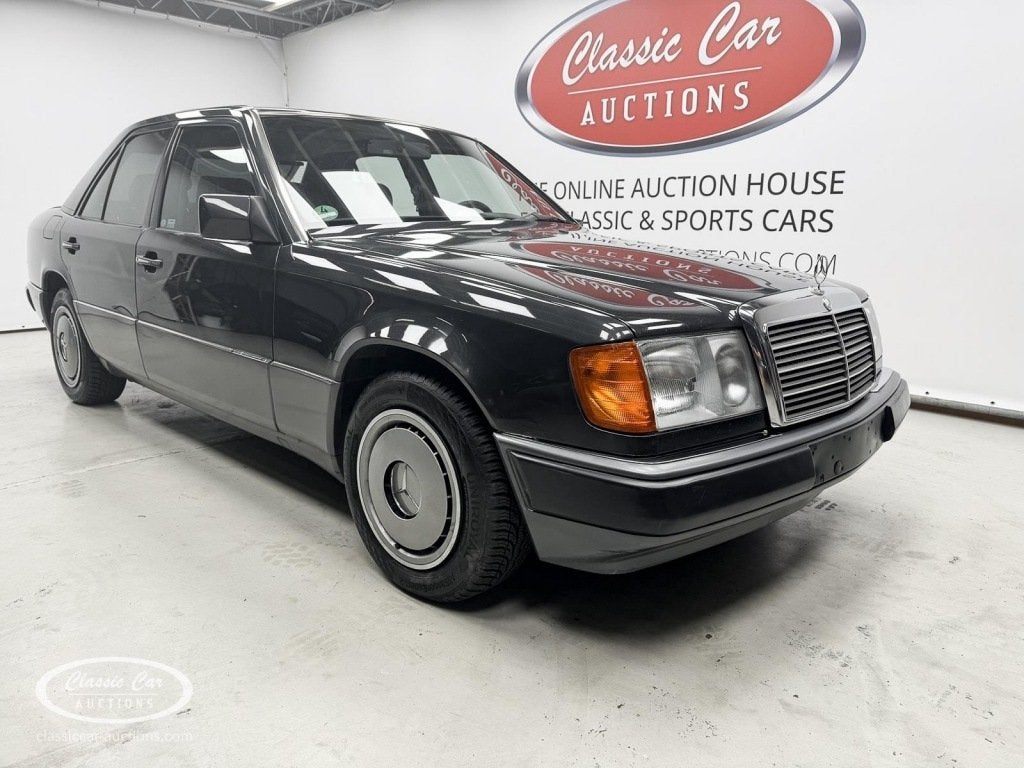 Mercedes-benz 200 200E   - ONLINE AUCTION, Auto's, Oldtimers, Zwart, Mercedes-Benz, Bedrijf, Handgeschakeld