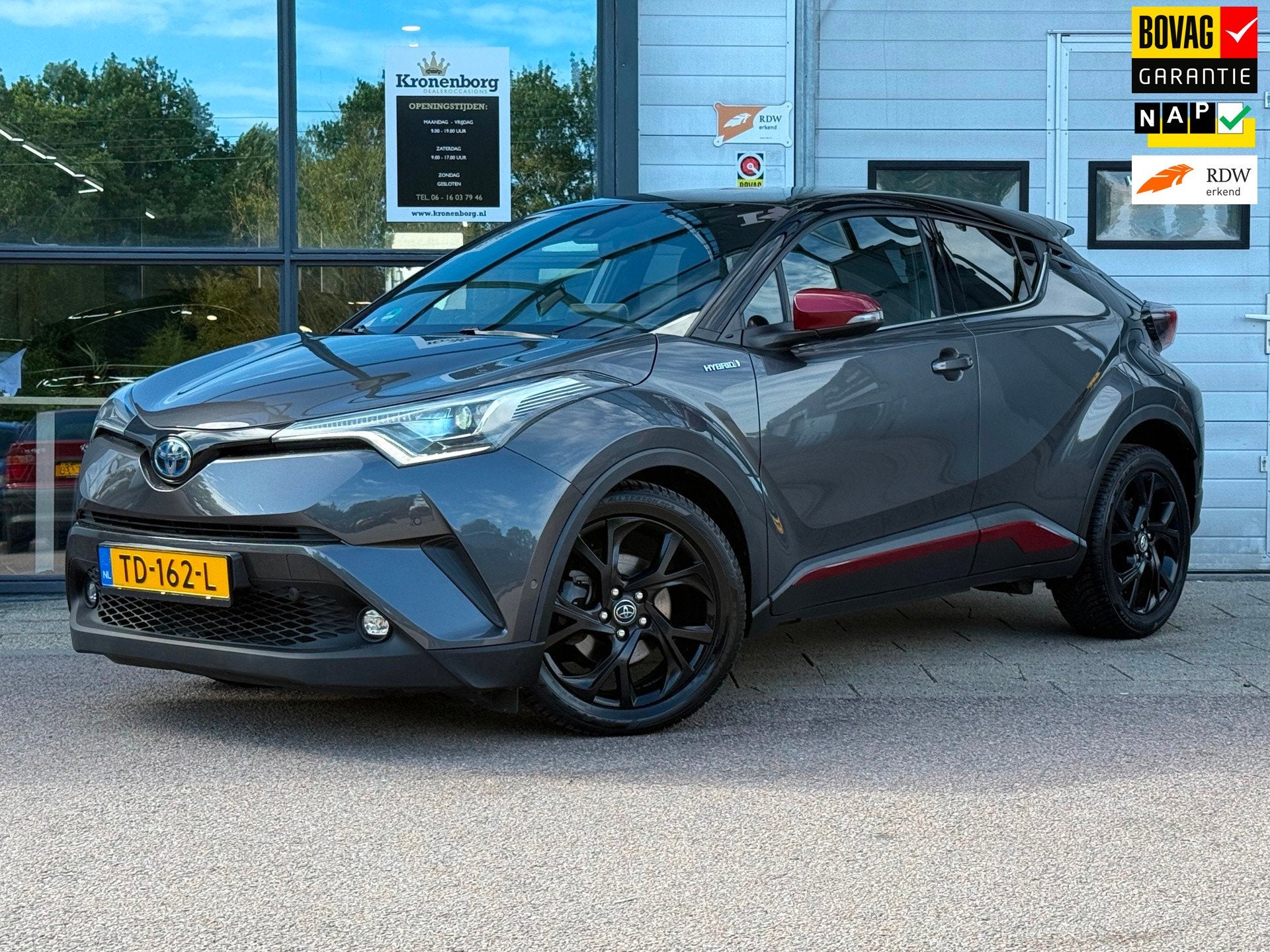 Toyota C-HR 1.8 Hybrid Bi-Tone| NAVI| NAP| CAMERA, Auto's, Stof, 4 cilinders, 26 km/l, Hybride Elektrisch/Benzine