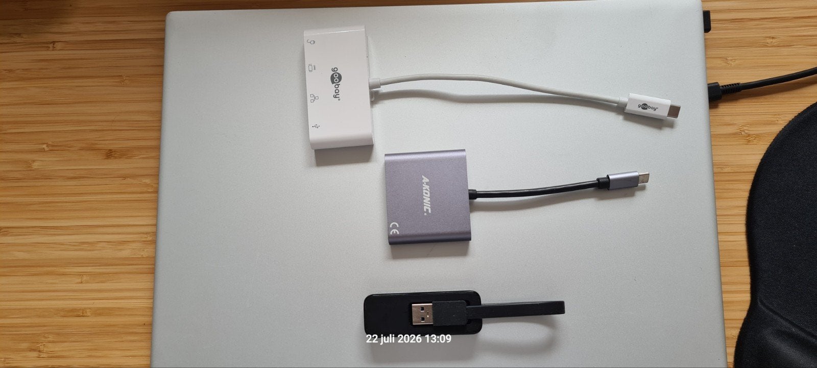 ASUS laptophoes met USB-hubs en adapter, Computers en Software, Pc- en Netwerkkabels, Ophalen of Verzenden, Zo goed als nieuw