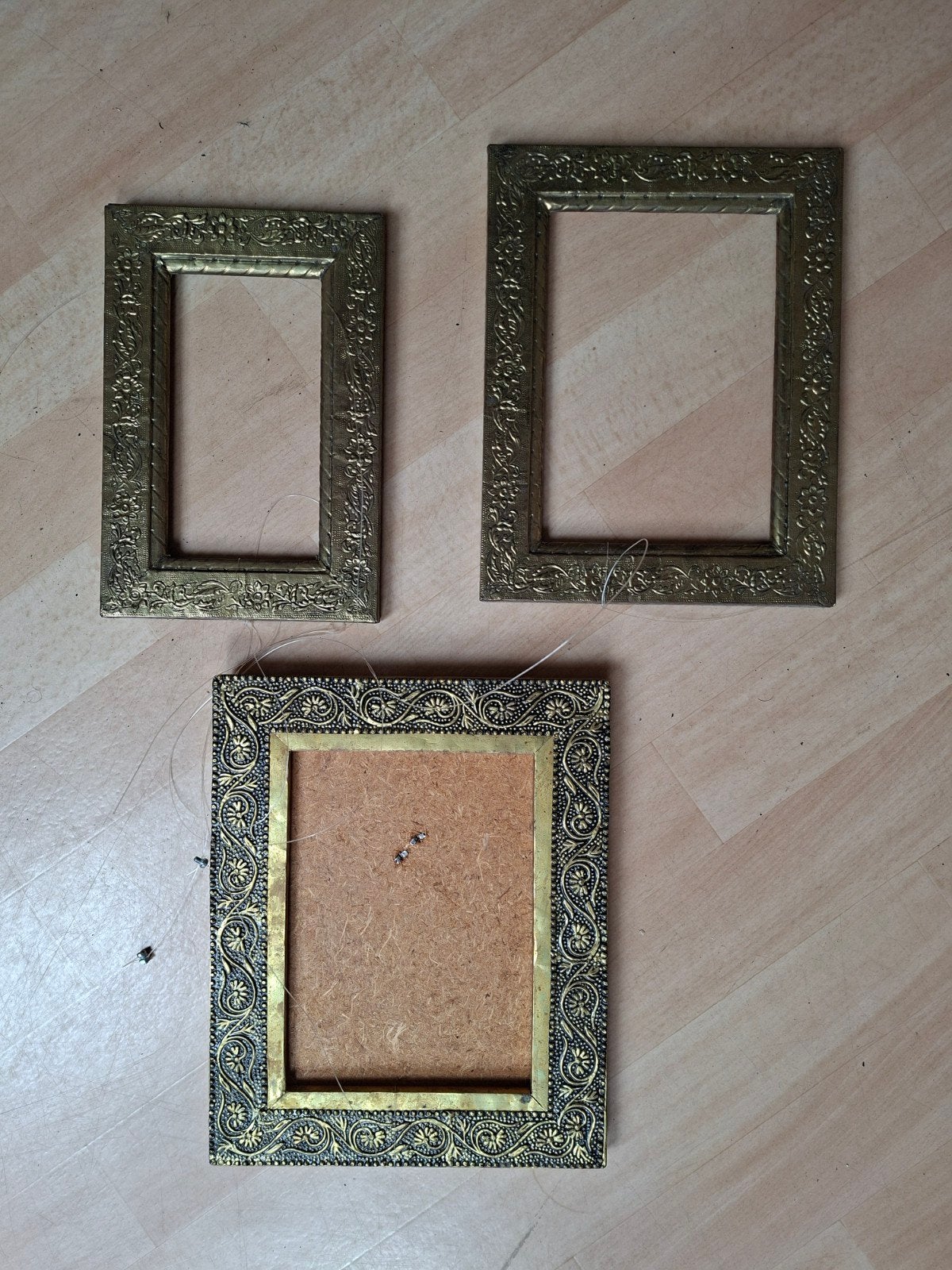 Set van 3 vintage fotolijsten, messing, met sierrand, Huis en Inrichting, Woonaccessoires | Lijsten, Overige materialen, Gebruikt