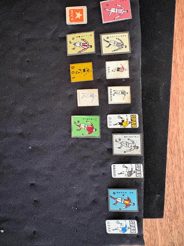 Set van 14 pins Nederlandse voetbalclubs, Ophalen of Verzenden, Gebruikt, Overige binnenlandse clubs, Overige typen