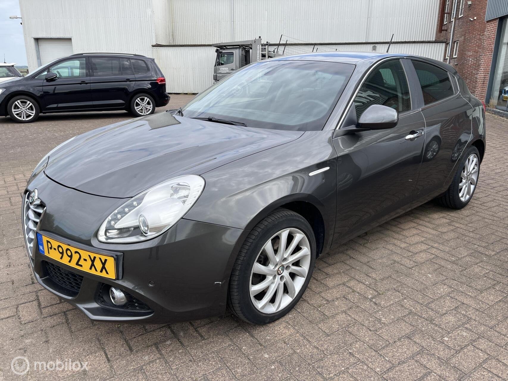 Alfa Romeo Giulietta 1.4 T Exclusive automaat apk 06-'27, Auto's, Alfa Romeo, Stof, 4 cilinders, Bedrijf, Automatische klimaatregeling