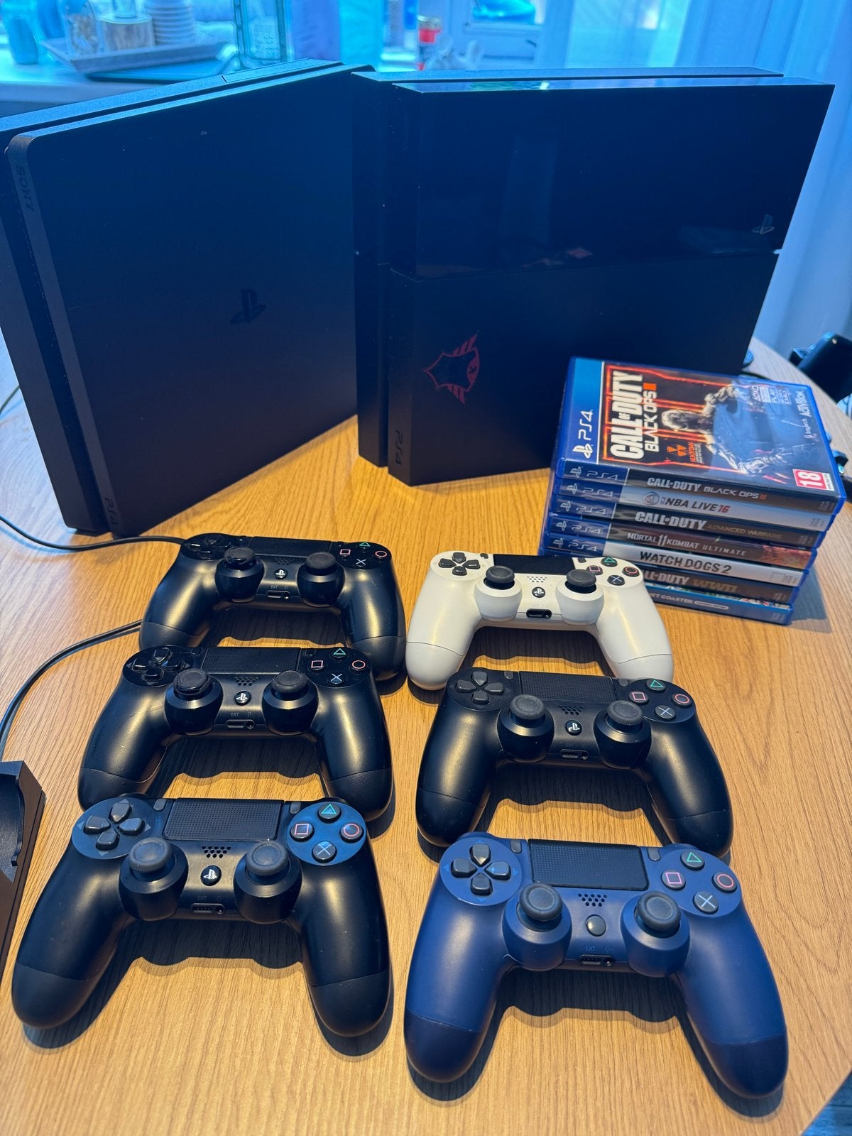 2x PlayStation 4 consoles met 6 controllers en 7 games, Spelcomputers en Games, Spelcomputers | Sony PlayStation 4, Ophalen, Original