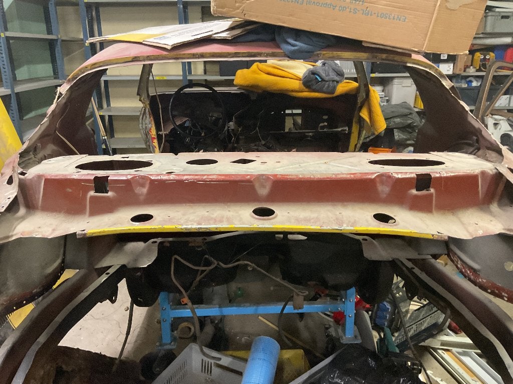 Camaro 2e generatie chassis met body, Ophalen