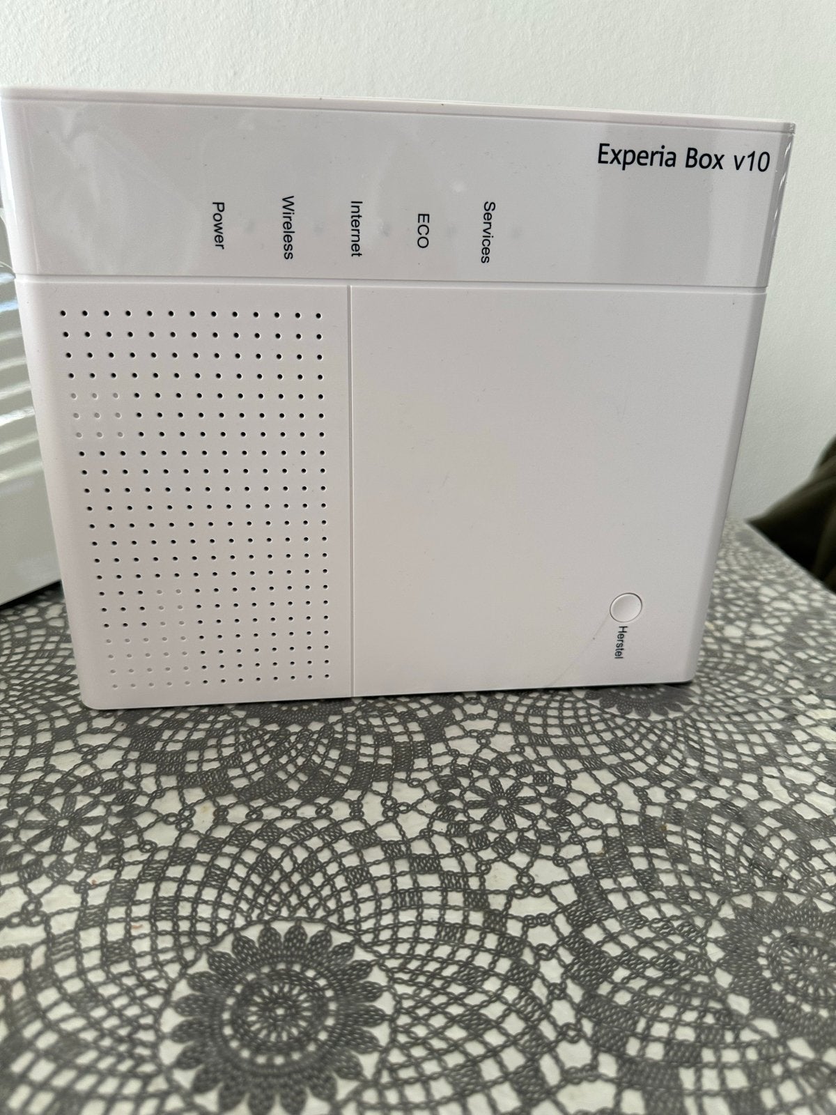 KPN Experia Box v10 Router - Zo goed als nieuw, Ophalen of Verzenden, Zo goed als nieuw, Router