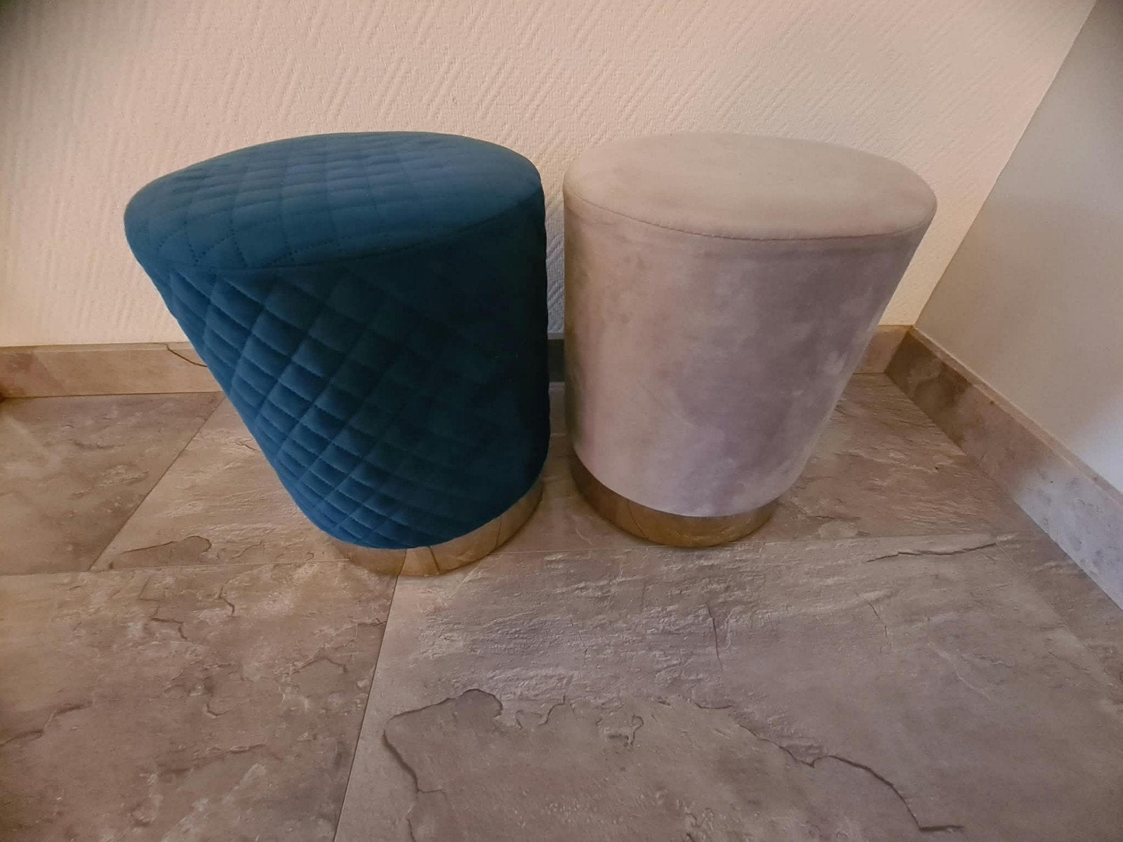 Set van 2 luxe poefjes - Blauw en Beige, Ophalen, Rond, Minder dan 50 cm, Zo goed als nieuw