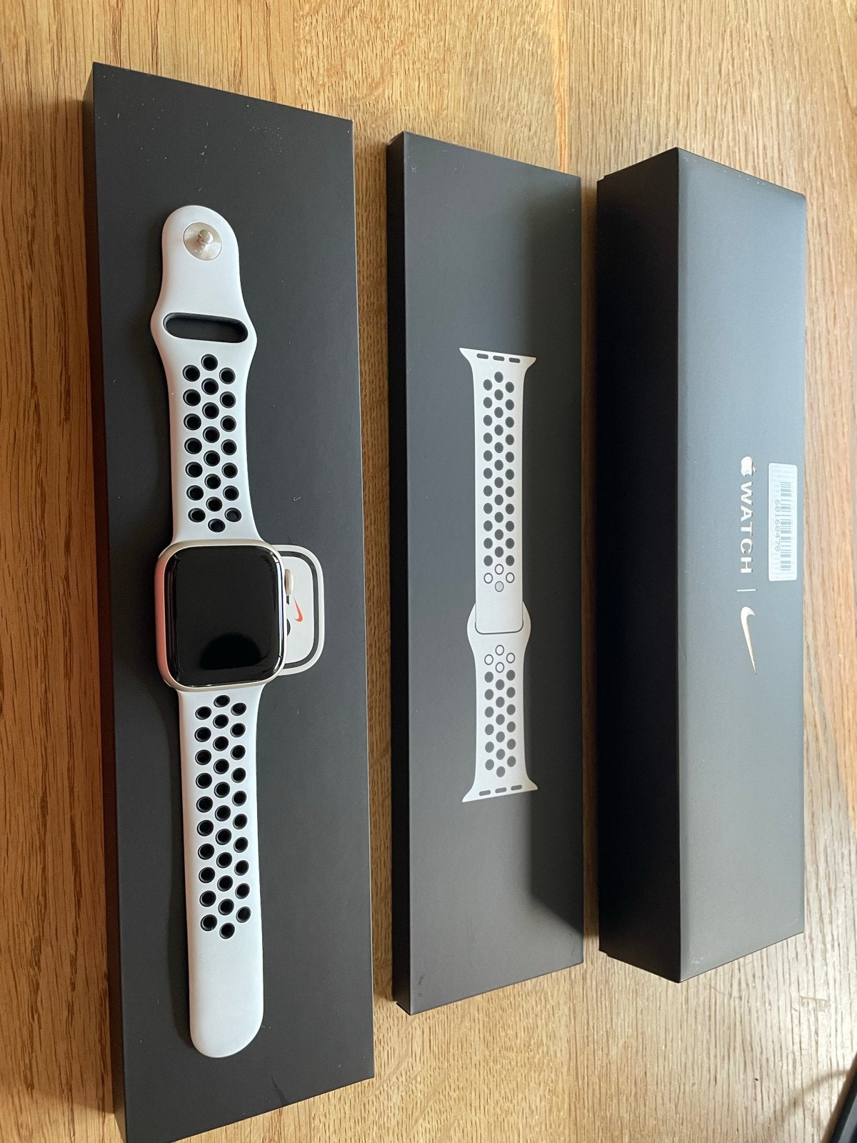 Foto 9 van Apple Watch Nike Series 7 41mm witgoud