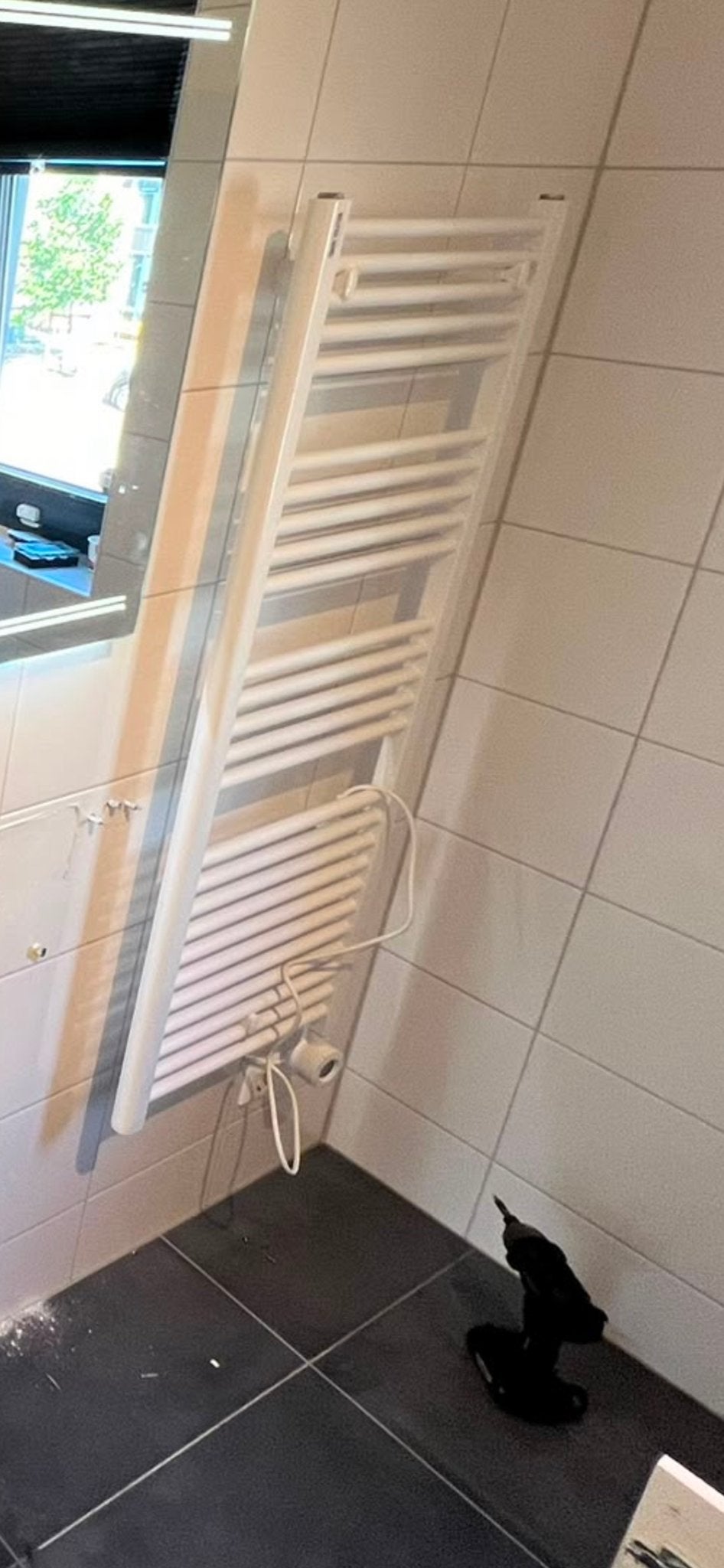 Elektrische handdoekradiator, Doe-het-zelf en Verbouw, Verwarming en Radiatoren, Ophalen, Radiator, Minder dan 60 cm, Zo goed als nieuw