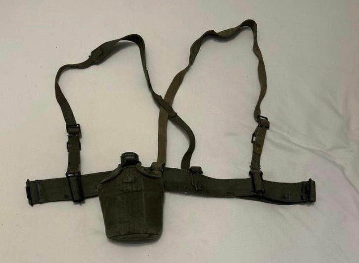 KL bokkentuig met veldfles - goede staat, Verzamelen, Ophalen of Verzenden, Landmacht, Nederland, Overige typen