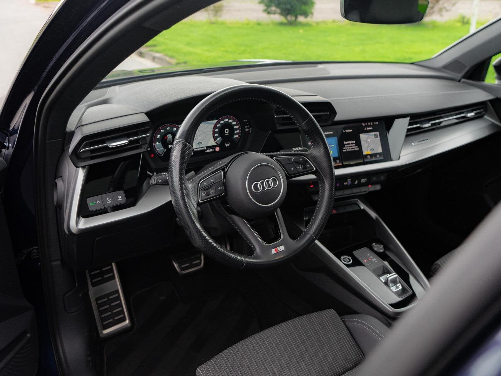 Foto 3 van Audi A3 Sportback 35 TFSI Pro S-Line Panoramadak|LED|Sportst