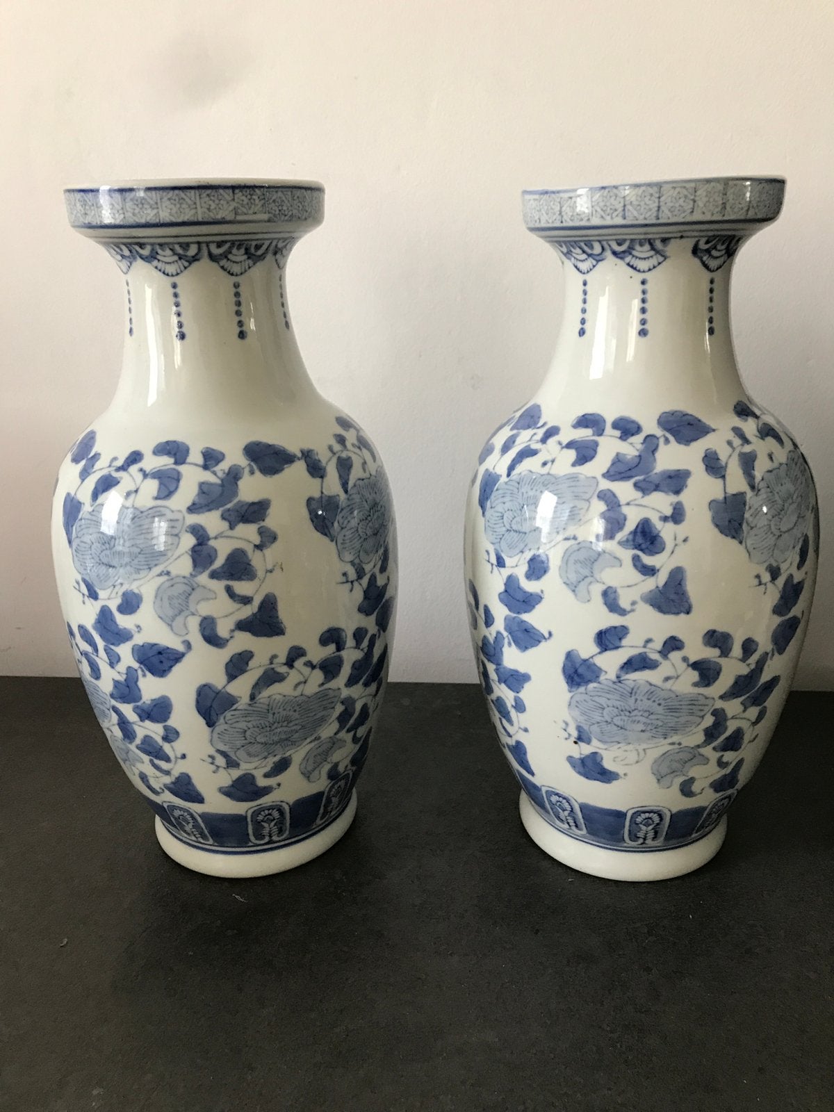 Set van 2 Chinese vazen, blauw-wit porselein, Ophalen