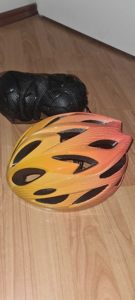 Helm + Beschermers set Maat: M = (52-58)  Nooit gebruikt, Ophalen of Verzenden, Zo goed als nieuw, Overige maten, Jongen of Meisje