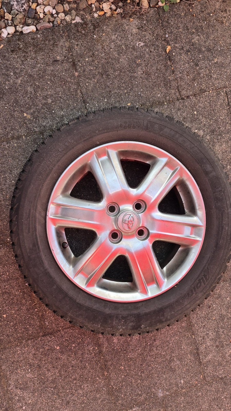 4 winterbanden op originele Toyota licht metalen velgen, Auto-onderdelen, Banden en Velgen, Ophalen, Gebruikt, 15 inch, 175 mm