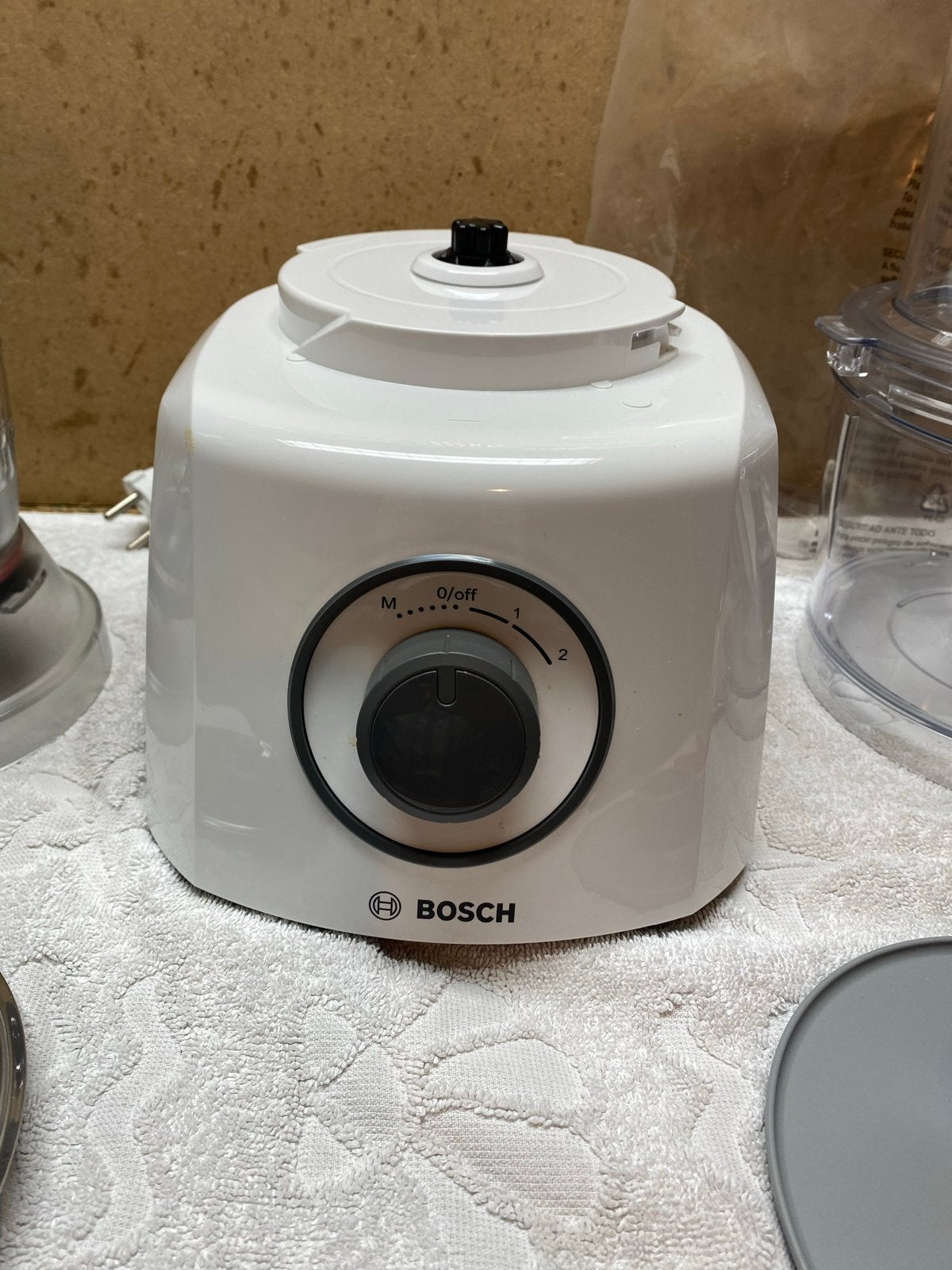 Bosch Keukenmachine met diverse accessoires, Witgoed en Apparatuur, Keukenmixers, 1 tot 2 liter, Ophalen of Verzenden, Nieuw, 2 snelheden