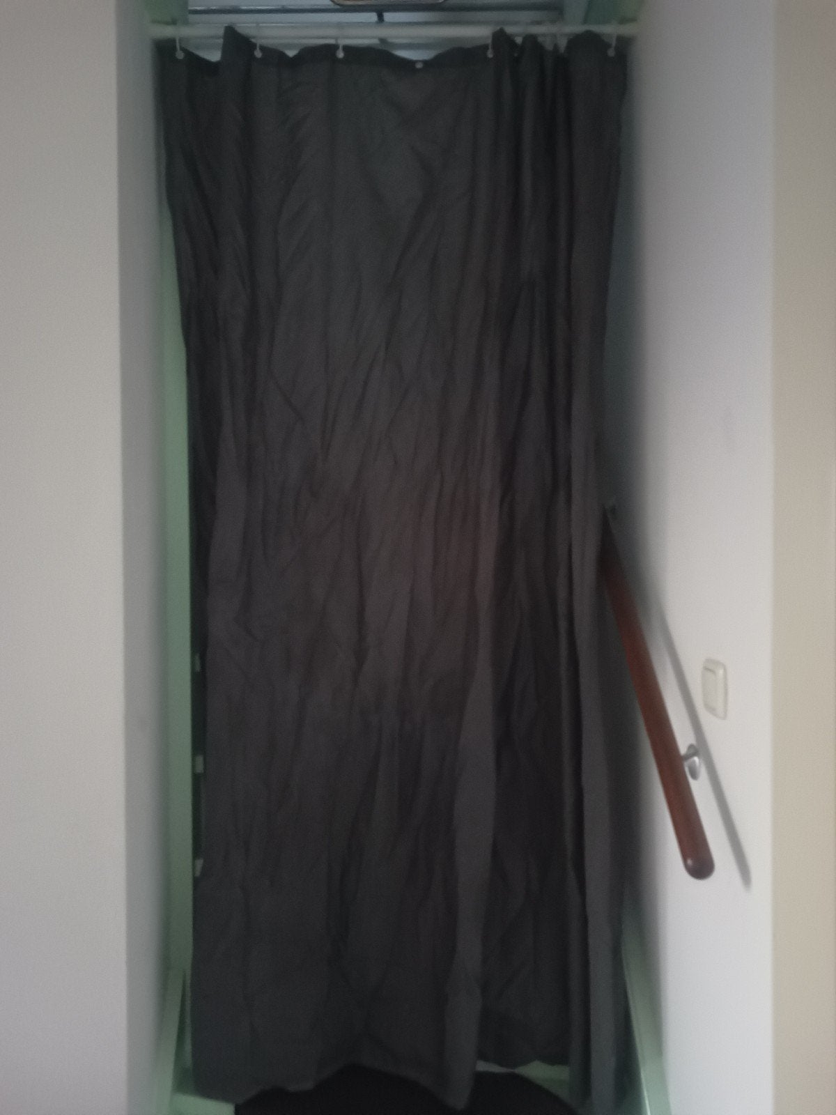 Douchegordijn 190cm met verstelbare stang 70-126cm, Huis en Inrichting, Ophalen of Verzenden, Zo goed als nieuw, Grijs, Overige typen