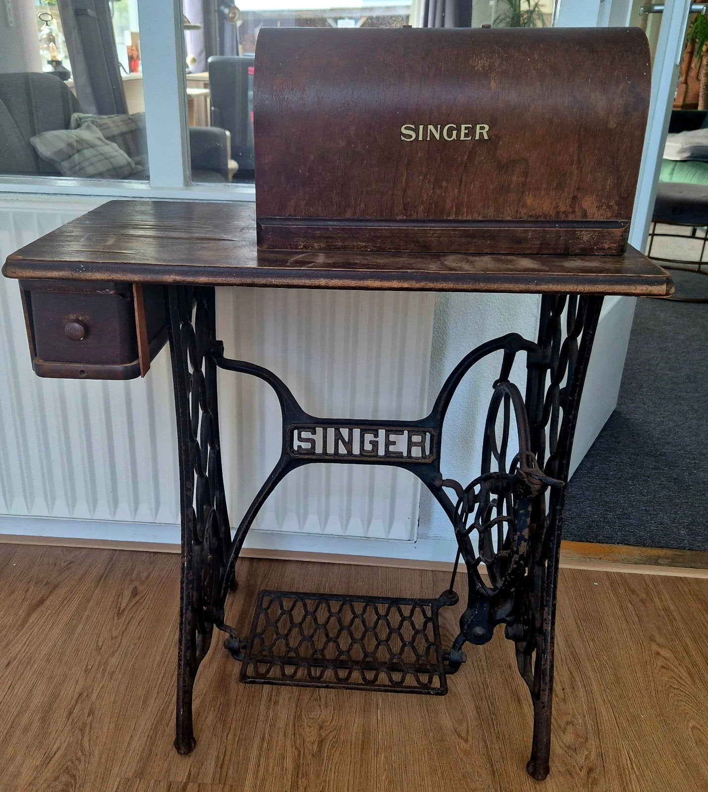 Antieke Singer Naaimachine met Houten Tafel en Lade, Ophalen