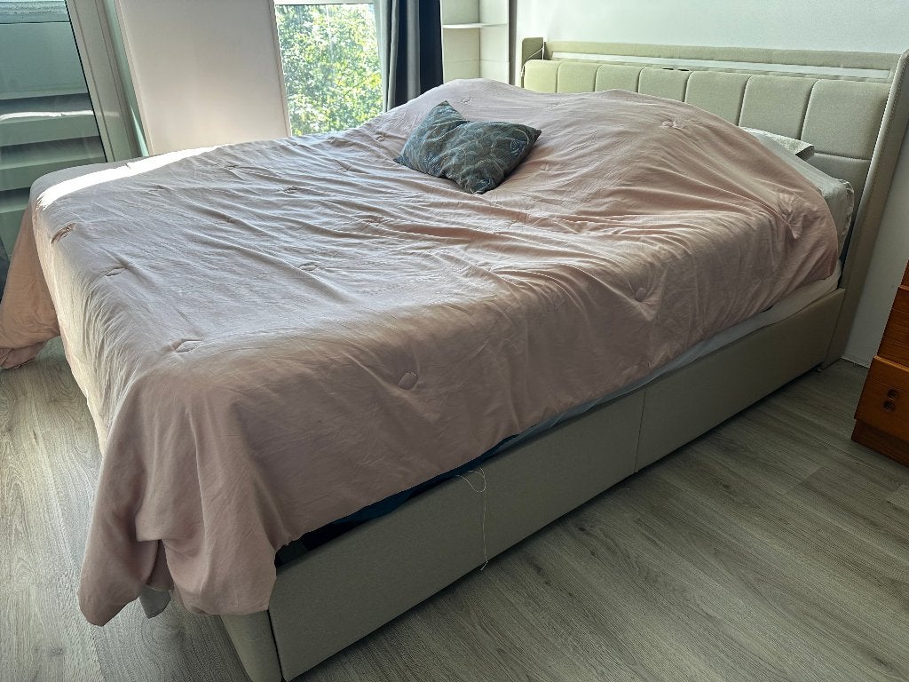 Modern Storage Bed Frame – Beige – With USB & Power Outlets, Huis en Inrichting, Slaapkamer | Bedden, Ophalen, Overige materialen