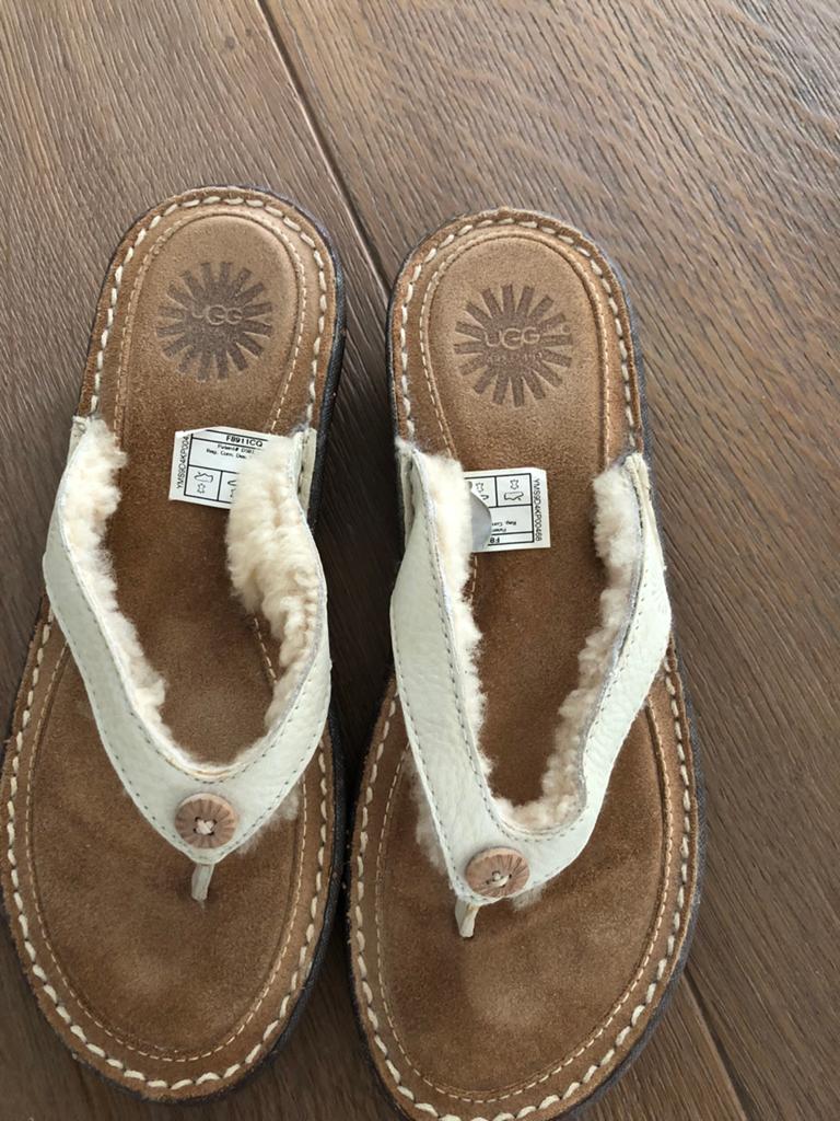 Ugg slippers, Beige, Zo goed als nieuw, Ophalen, Slippers