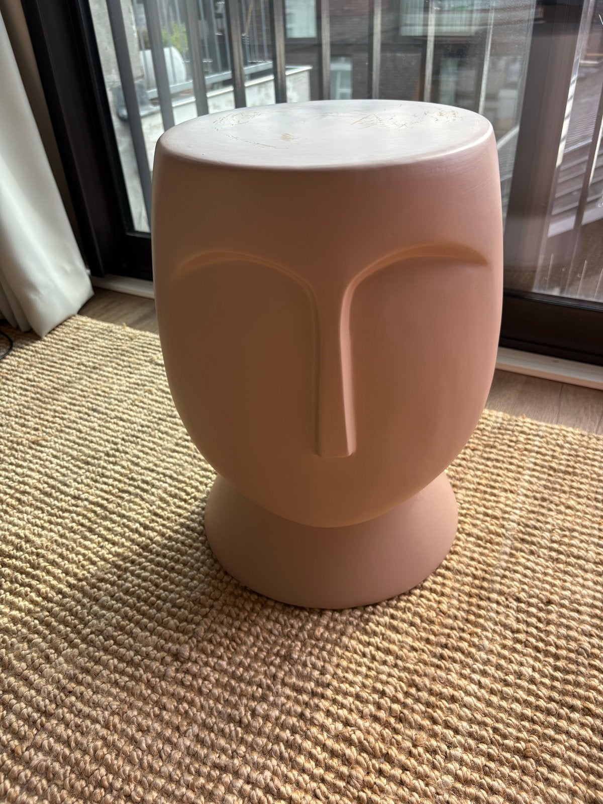SKLUM Roze bijzettafel/kruk in de vorm van een gezicht, Ophalen, Gebruikt, Roze, Modern