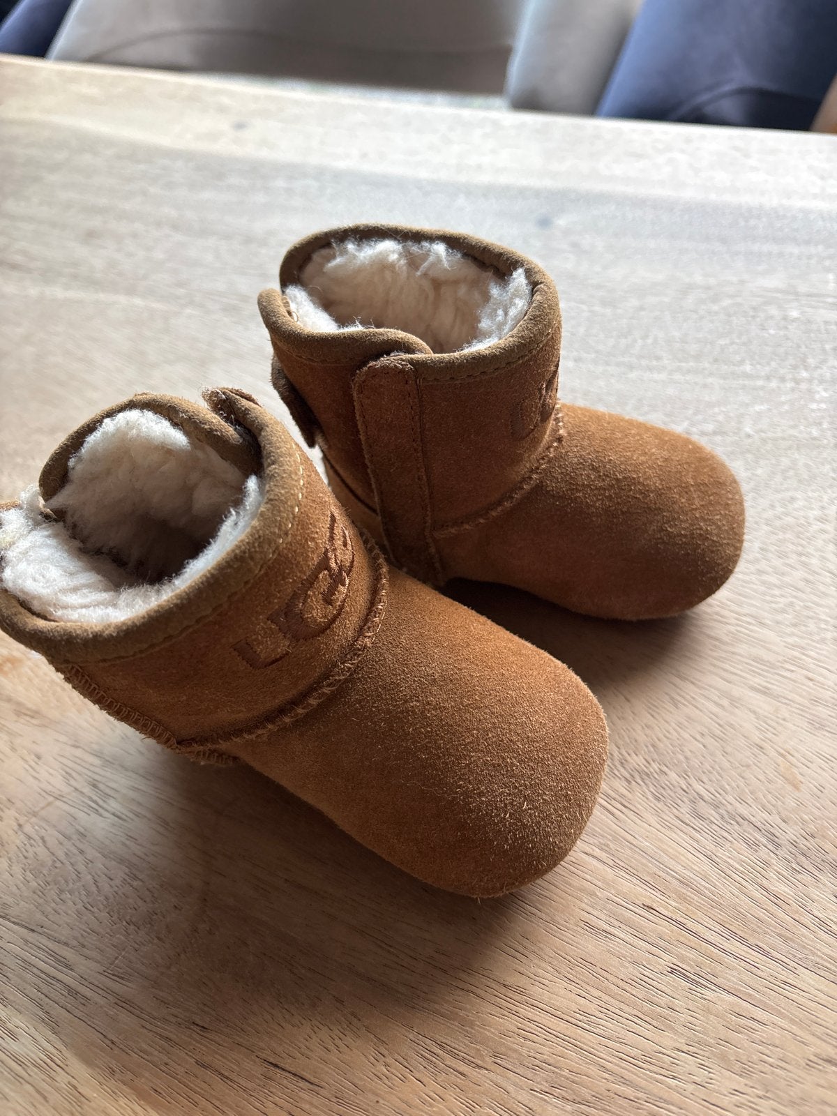 Ugg laarsjes voor baby's - Maat 18, Ophalen, Zo goed als nieuw, Jongetje of Meisje, Laarsjes