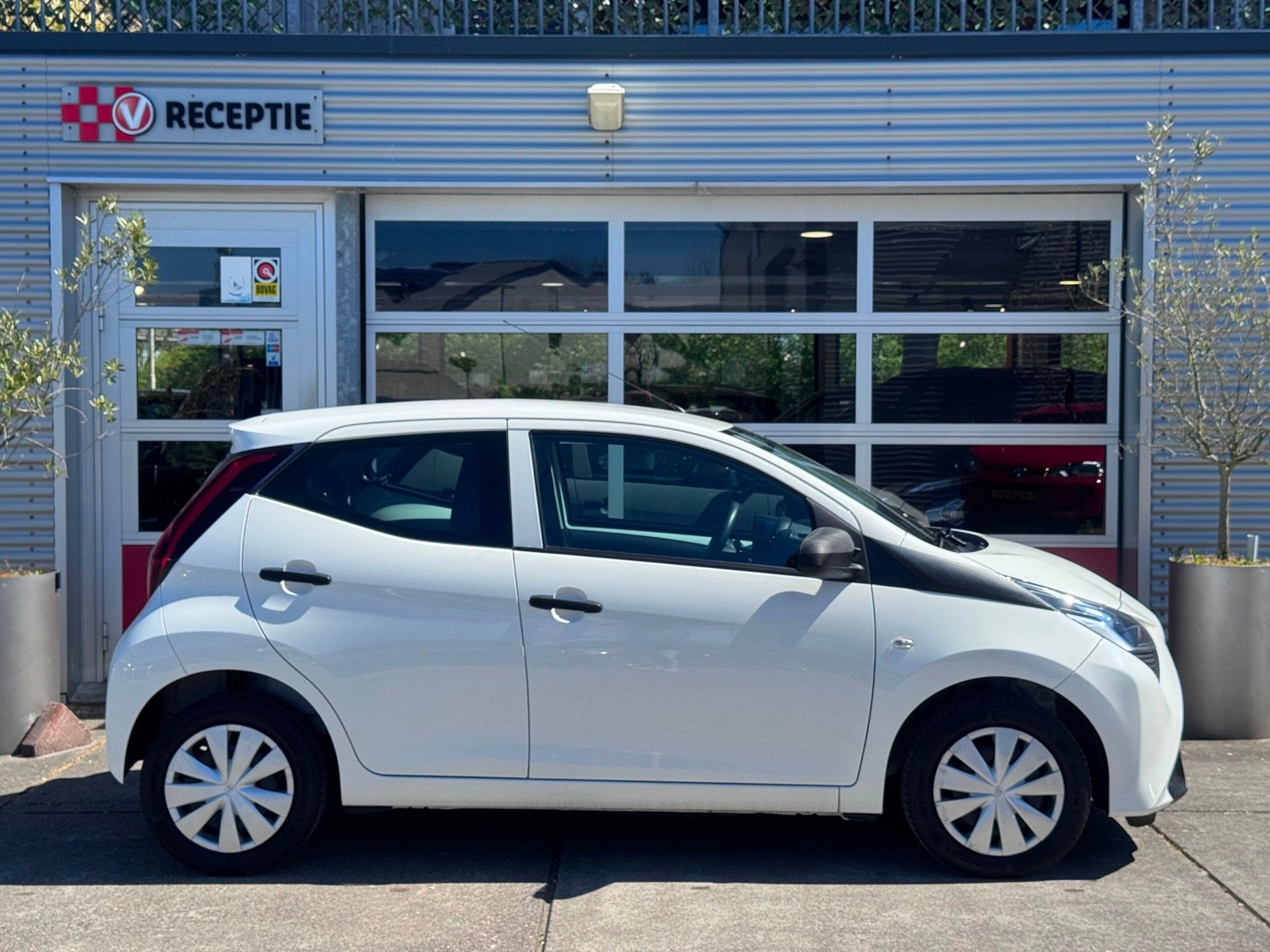 Toyota Aygo 1.0 VVT-i x-fun 5-Drs / Airco / Led / Bluetooth, Auto's, Voorwielaandrijving, Dealer onderhouden, Gebruikt, Euro 6