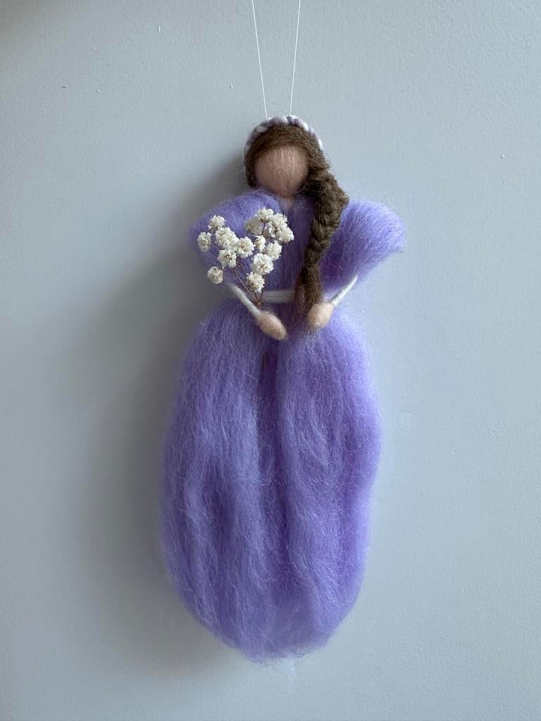 Handgemaakte Vilten Elfje met Bloemen - Lavendel, Ophalen of Verzenden, Nieuw