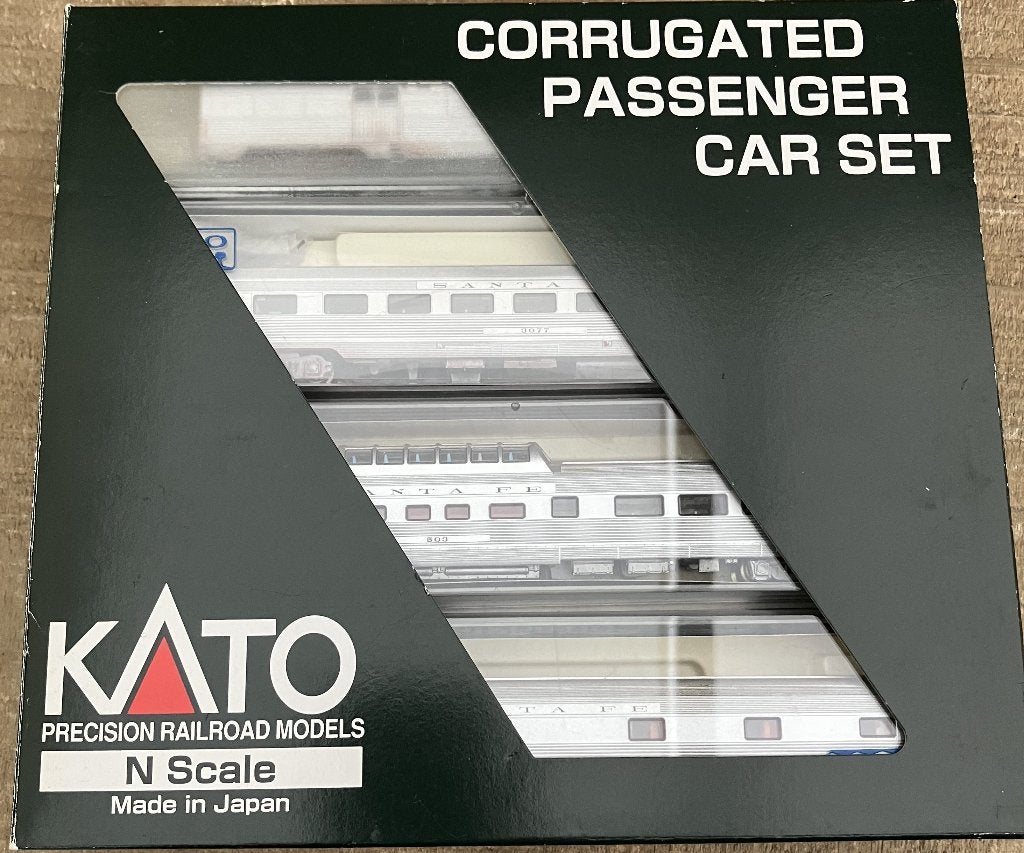 KATO 106-1603 N SCALE ATSF CORRUGATED PASSENGER CAR (SET B), Overige merken, Gelijkstroom, Wagon, Ophalen of Verzenden