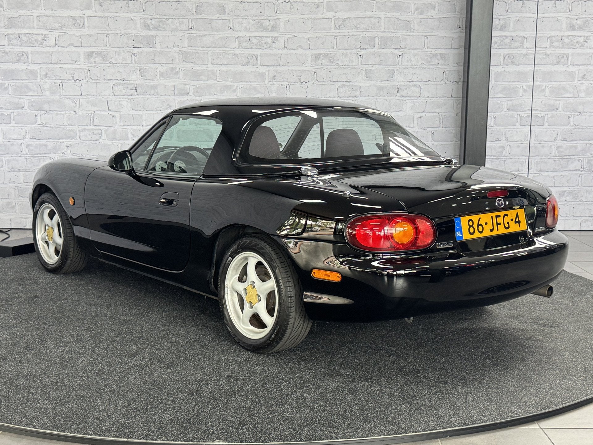 Mazda MX-5 1.6i Hardtop (bj 1999), foto 2
