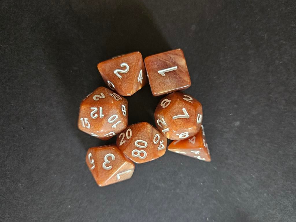 D&D Dobbelstenen Set Bruin - d100, d20, d12, d10, d8, d6, d4, Hobby en Vrije tijd, Overige Hobby en Vrije tijd, Nieuw, Ophalen of Verzenden