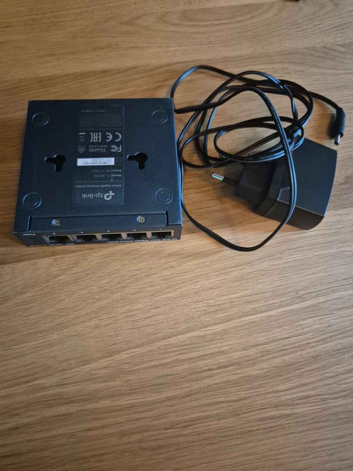 TP-Link 5-Poort Gigabit Desktop Switch TL-SG105 met lader, Computers en Software, Netwerk switches, Ophalen of Verzenden, Gebruikt