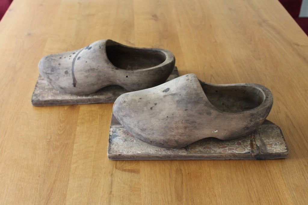 Houten klompen op plank om aan te stampen / plantdecoratie, Ophalen of Verzenden, Gebruikt