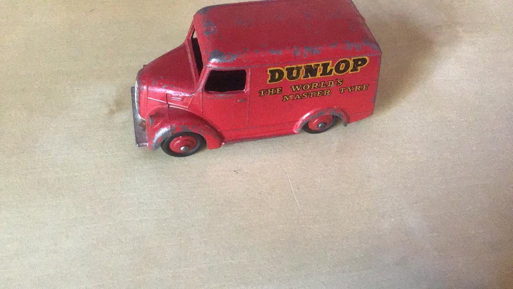 DINKY TOYS TROJAN DUNLOP LICHT BESPEELD POPULAIR DUS…. ? 😅, Ophalen of Verzenden, Gebruikt, Auto, Dinky Toys