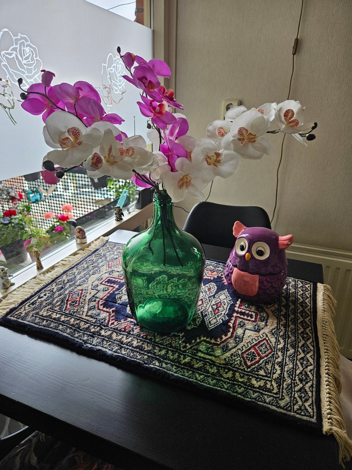 Grote groene glazen vaas met kunstorchideeën, Ophalen, 30 cm, Inclusief decoratie, Groen