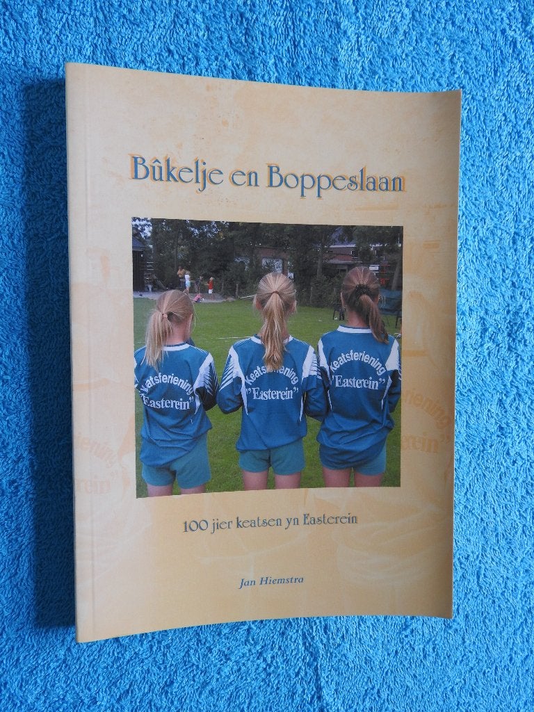 Bûkelje en Boppeslaan - 100 jier keatsen yn Easterein, Ophalen of Verzenden, Zo goed als nieuw