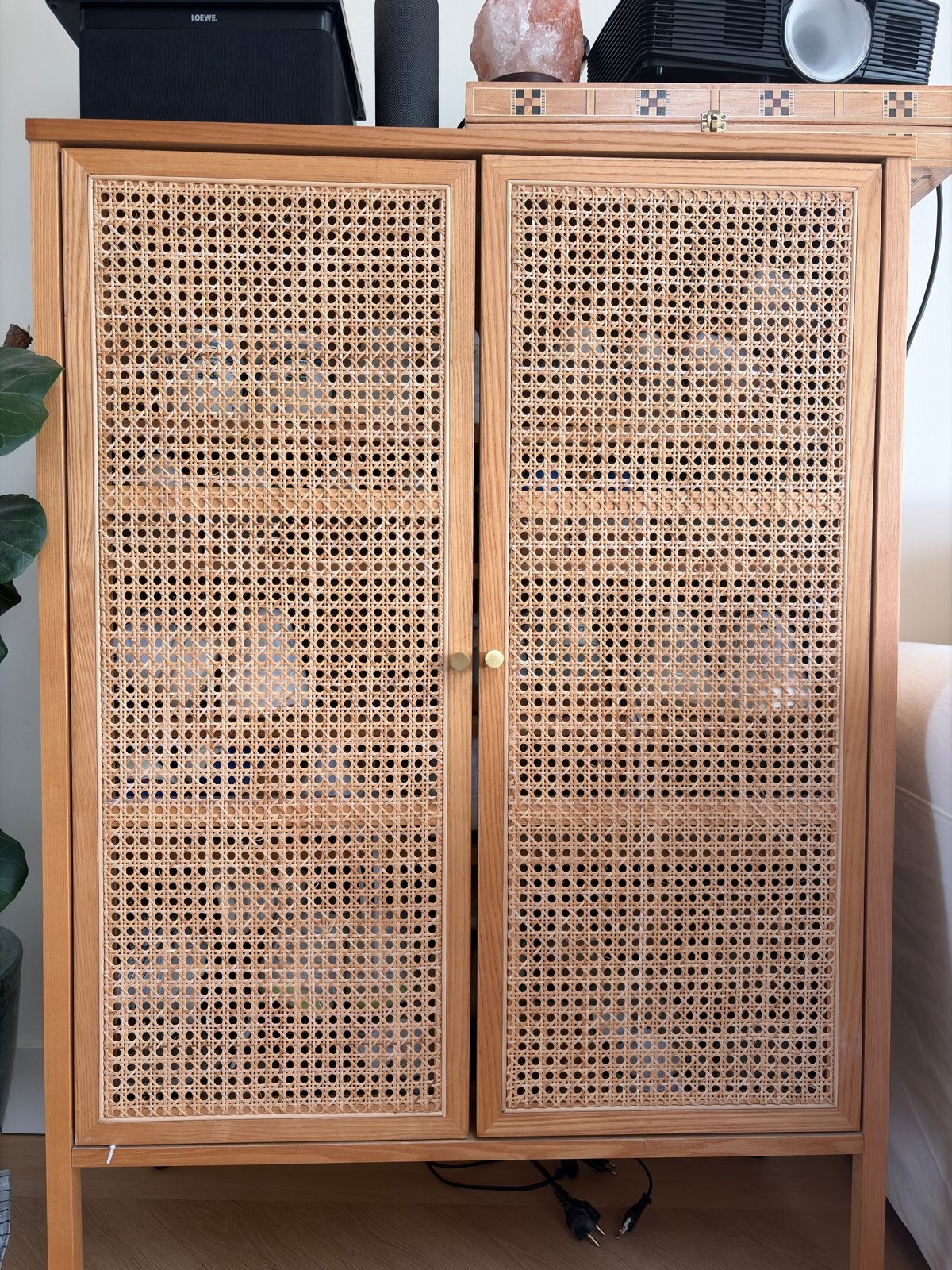 Stijlvolle rotan kast met eikenhouten afwerking, Huis en Inrichting, Ophalen, Zo goed als nieuw