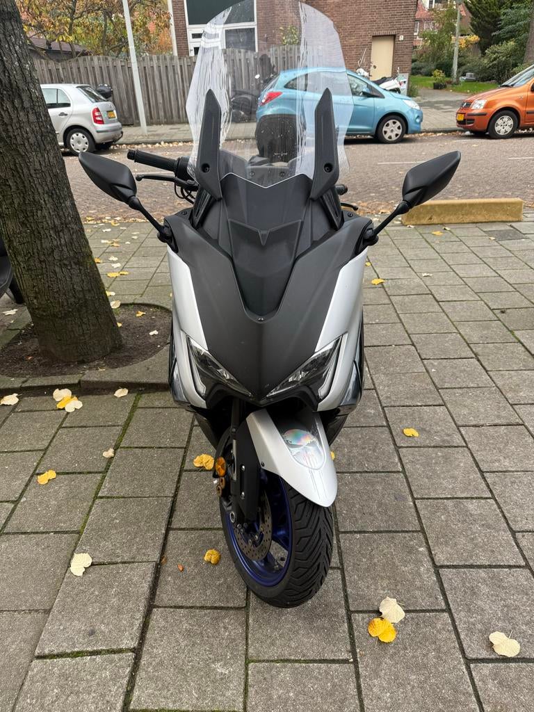 Yamaha TMAX DX luxe versie, Ophalen