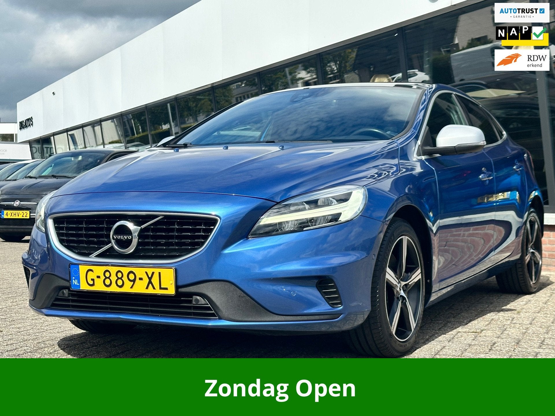 Volvo V40 1.5 T3 R-Desing Polar+ Sport LED_PANO_CAM_HARMAN K, Auto's, Volvo, 4 cilinders, 700 kg, Blauw, Origineel Nederlands