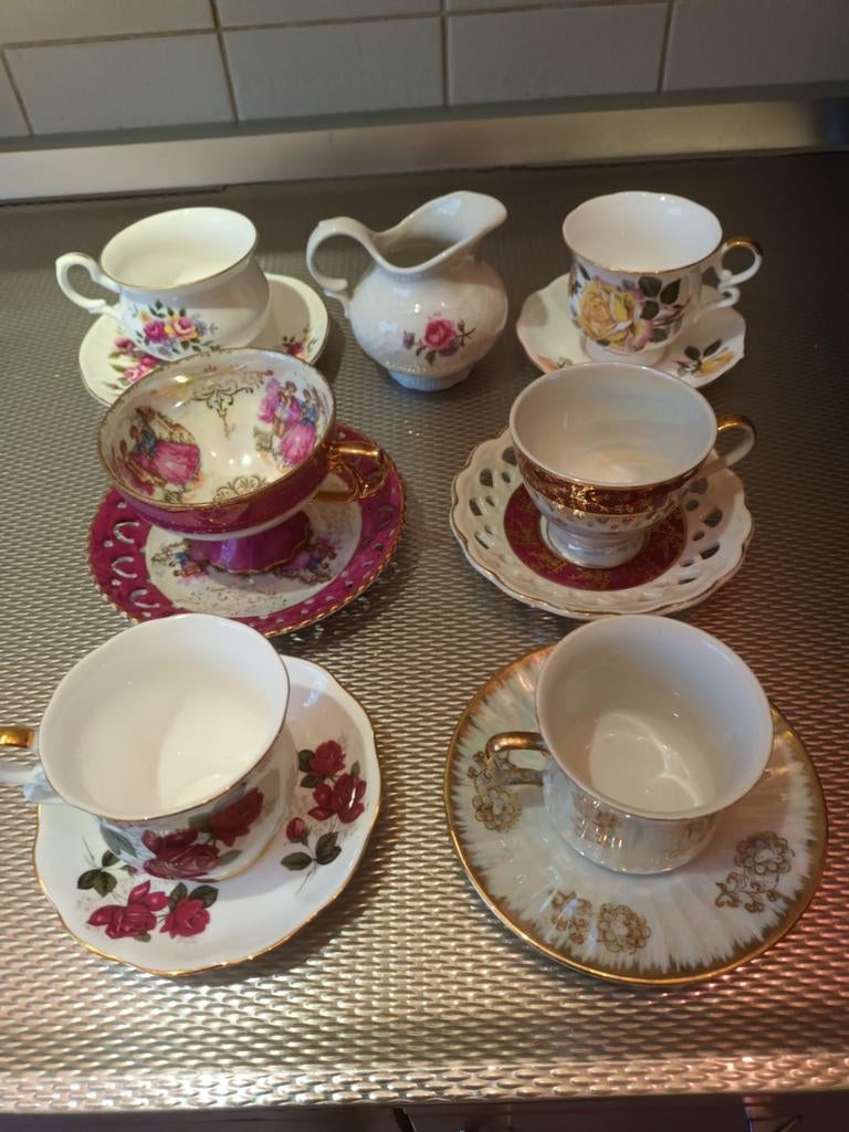 Vintage kopjes en schotels Versailles/Crown Stafford, Antiek en Kunst, Antiek | Servies los, Ophalen of Verzenden