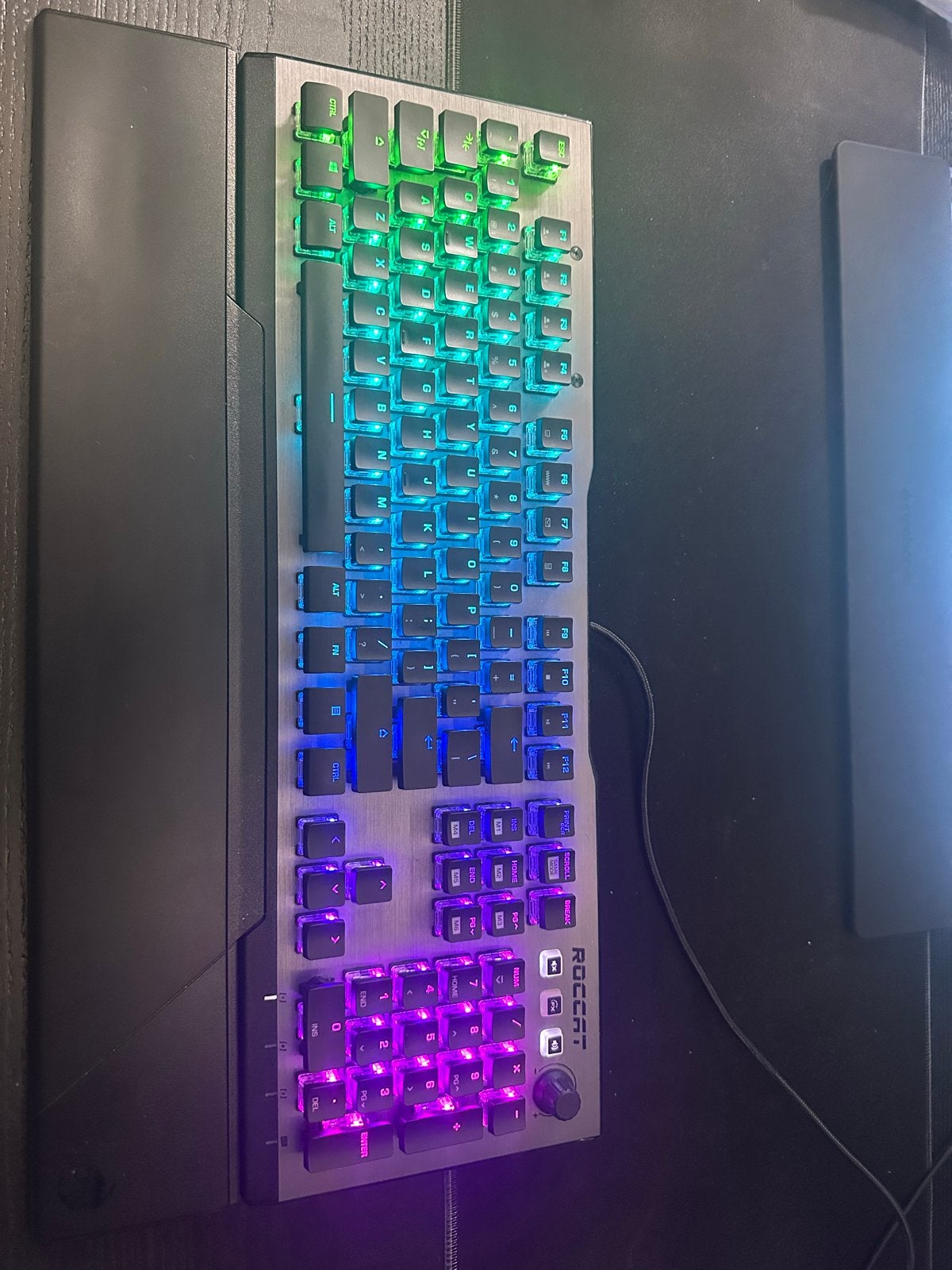 Roccat Vulcan 120 AIMO RGB Mechanisch Gaming Toetsenbord, Computers en Software, Toetsenborden, Gaming toetsenbord, Ophalen of Verzenden