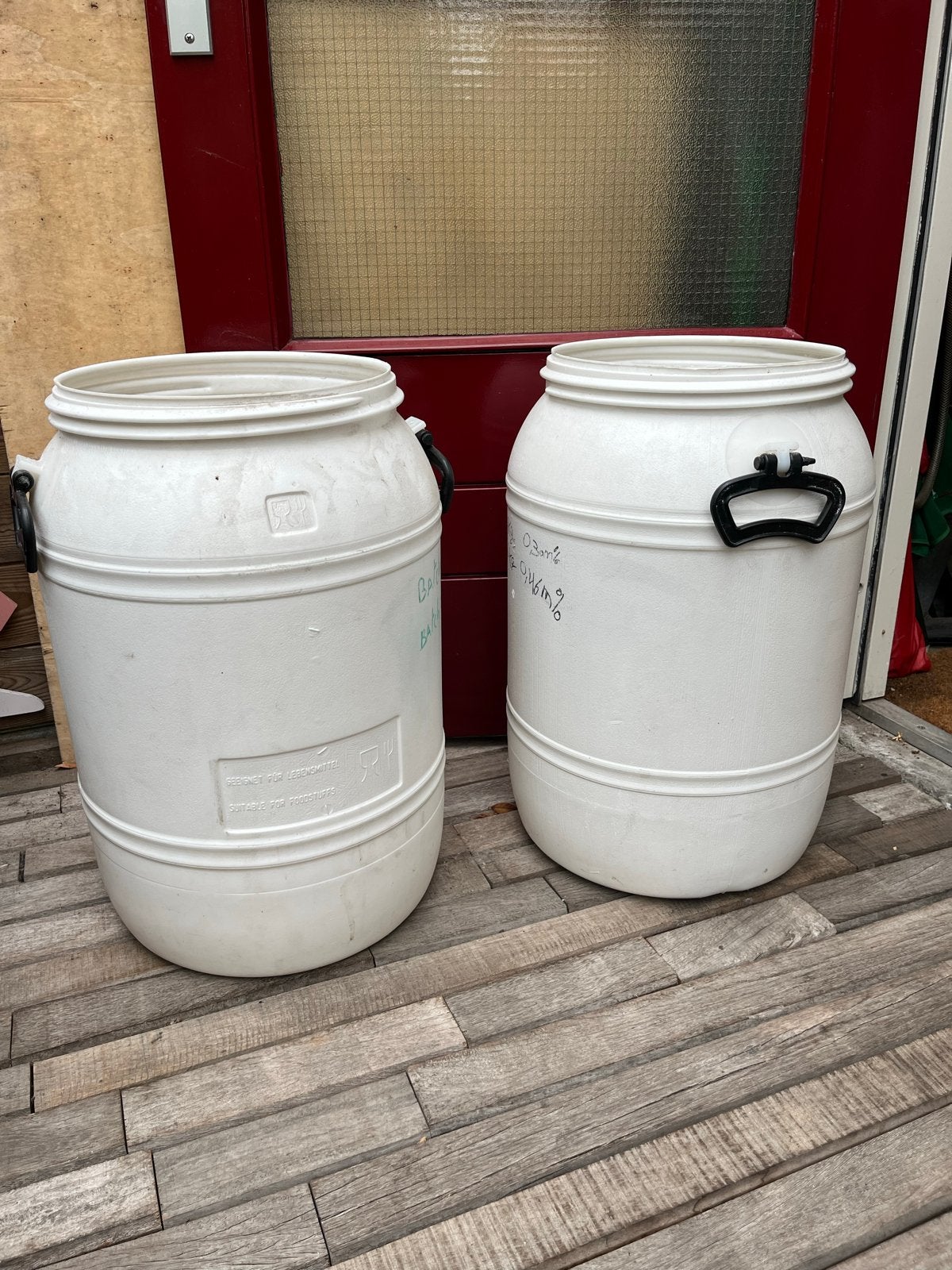 Plastic vaten 2 X, Tuin en Terras, Regentonnen, 150 liter of meer, Ophalen, Gebruikt