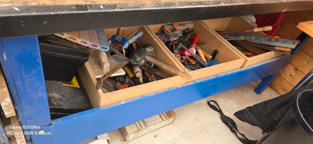 Zeer zware metalen werkbank met houten blad en 3 bakken, Doe-het-zelf en Verbouw, Werkbanken, Ophalen, Gebruikt, 170 cm of meer