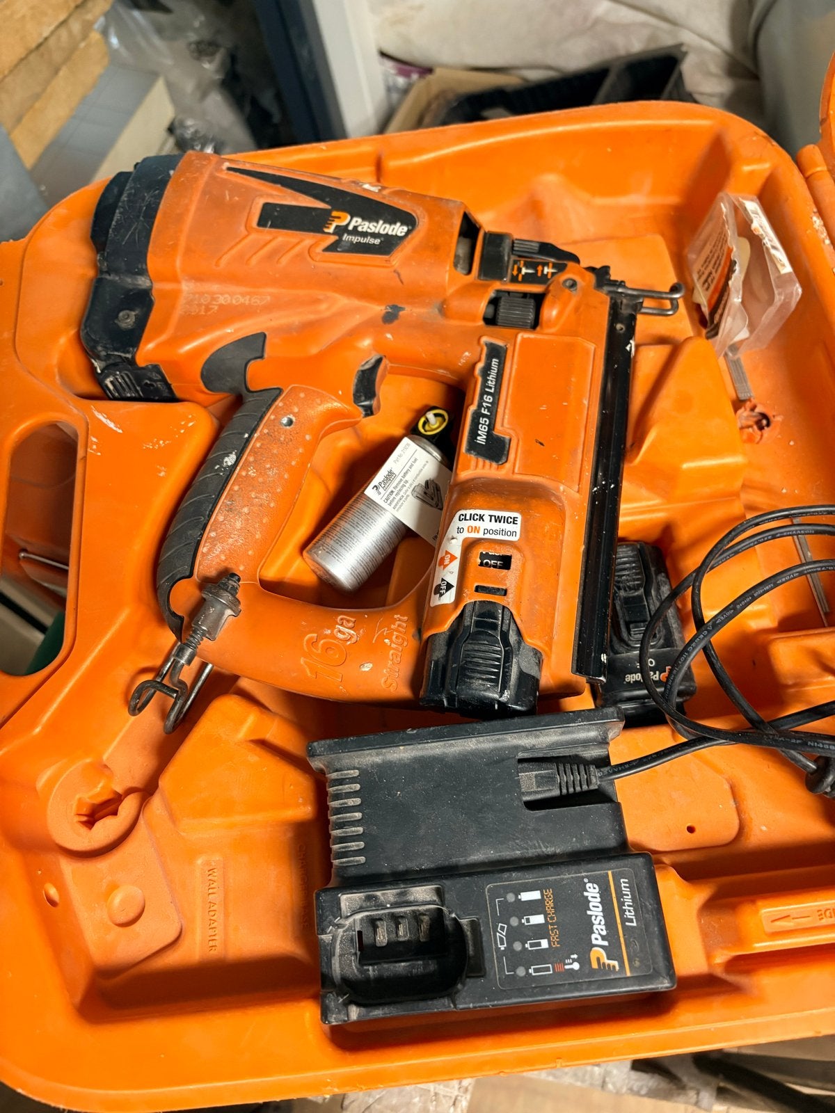 Paslode IM65 F16 Lithium tacker met toebehoren, Ophalen, Gebruikt, Tacker/nietmachine, Overige merken