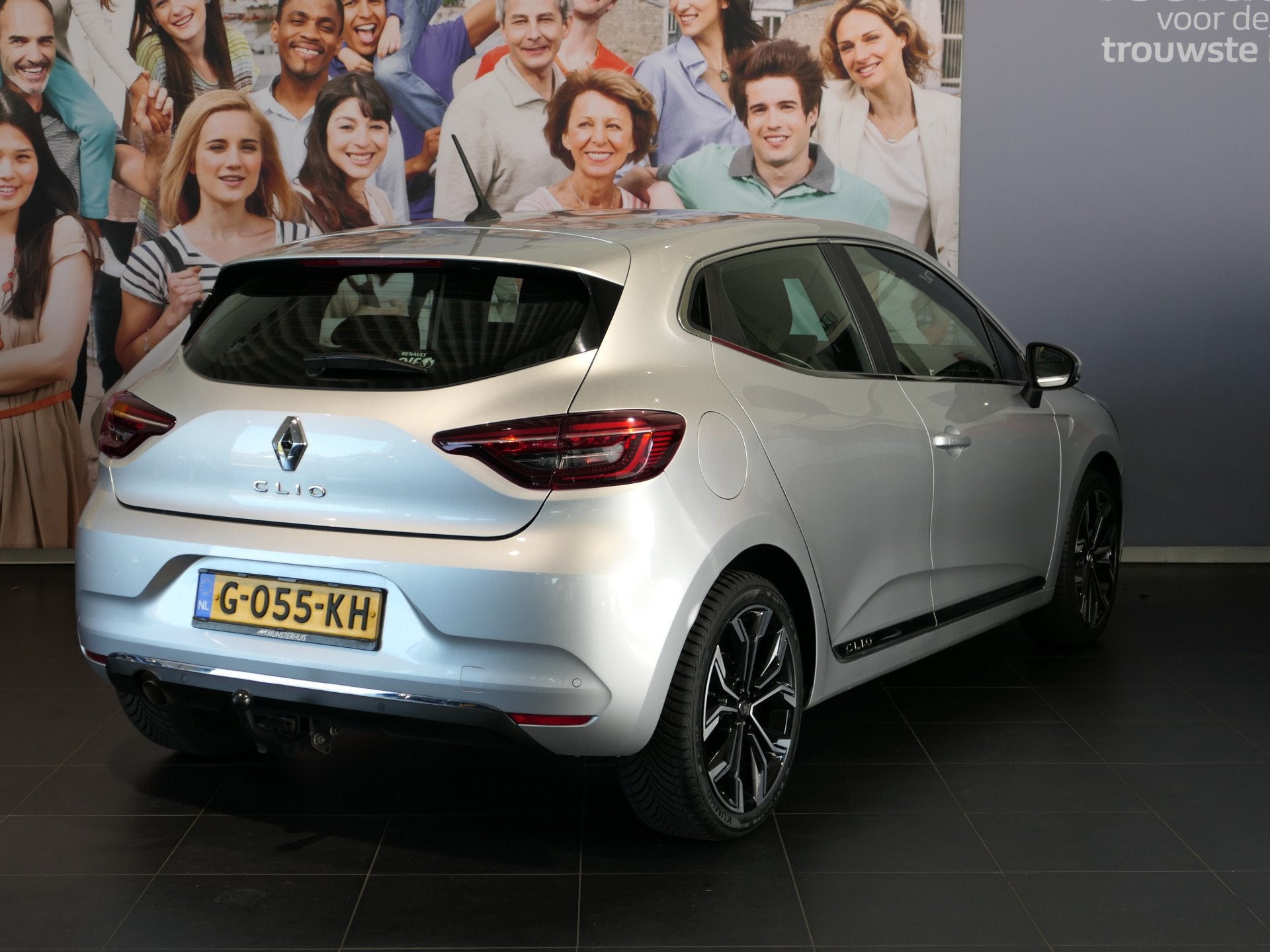 Renault Clio 1.3 TCe Intens - Trekhaak - Allseasons - Camera, Gebruikt, 4 cilinders, 1133 kg, Leder en Stof