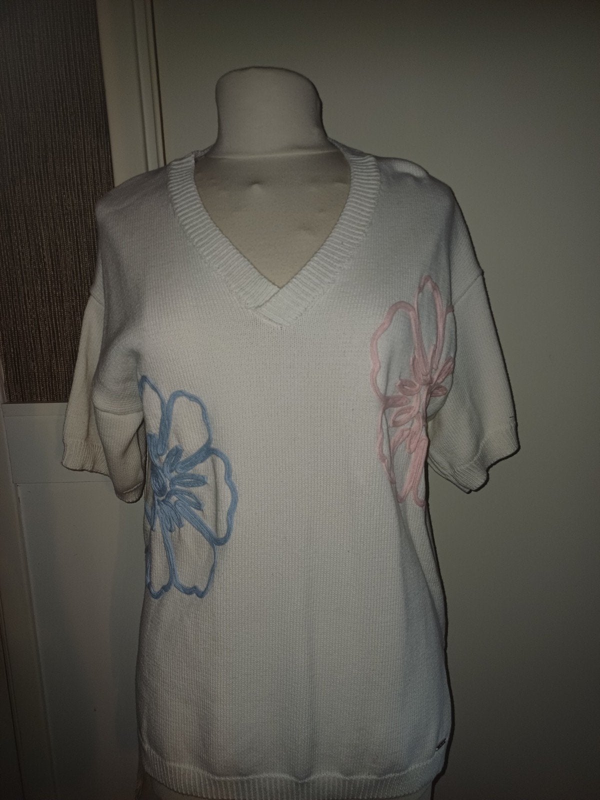 Fijngebreide oversized V-hals trui Offwhite met bloemen, Mp, Wit, Nieuw, Ophalen of Verzenden