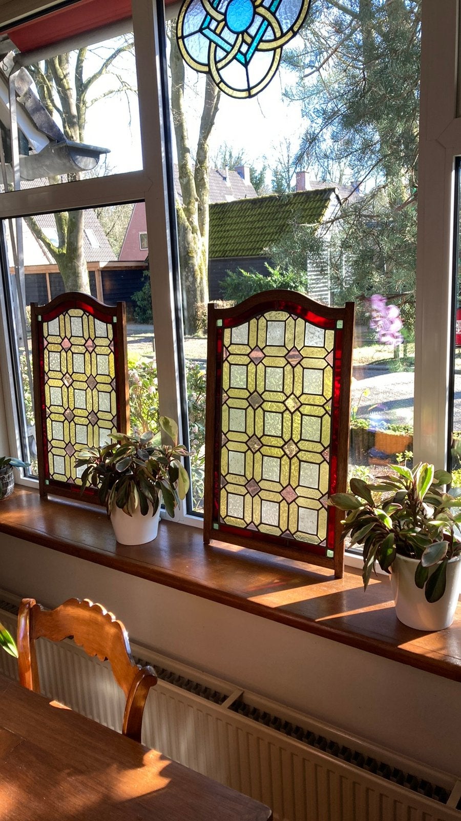 Twee identieke antieke glas in lood ramen art deco, Ophalen