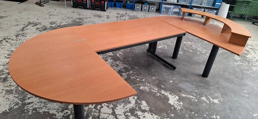 Groot bureau met halfronde aanzet stukken, Ophalen, 160 cm, Gebruikt, Hout